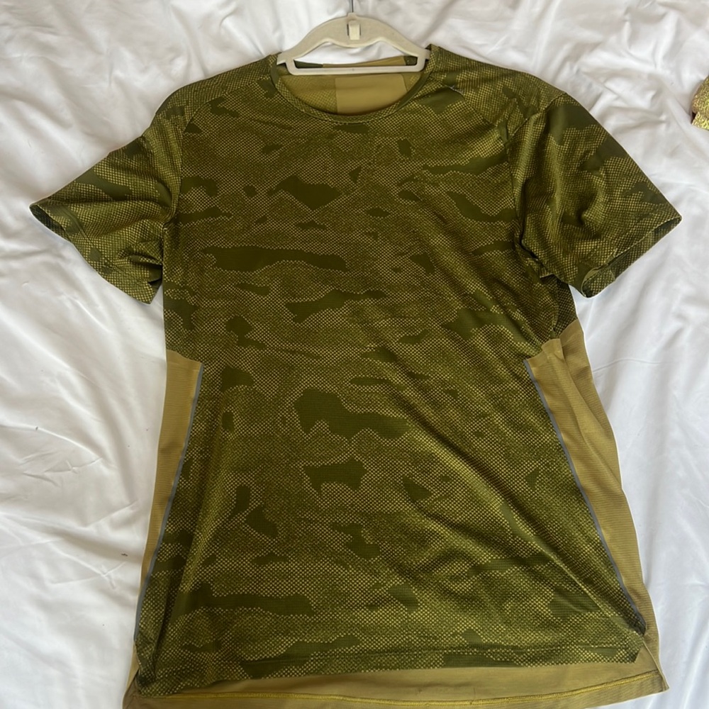 Lululemon Fast and Free shirt